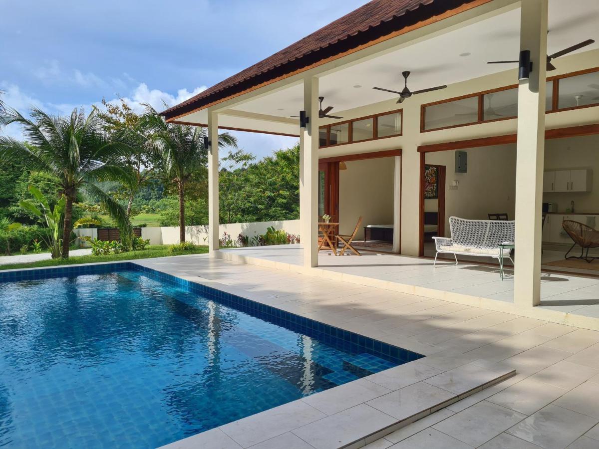 Villa Meranti - Spacious Private Pool Villa Pantai Cenang  Eksteriør billede