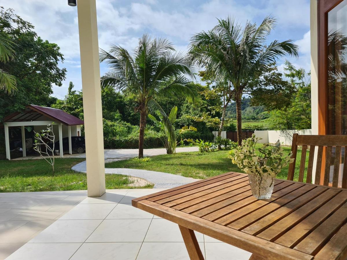 Villa Meranti - Spacious Private Pool Villa Pantai Cenang  Eksteriør billede