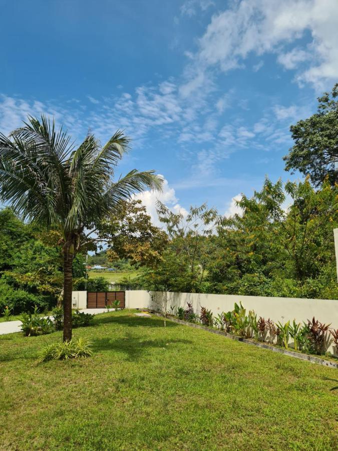 Villa Meranti - Spacious Private Pool Villa Pantai Cenang  Eksteriør billede
