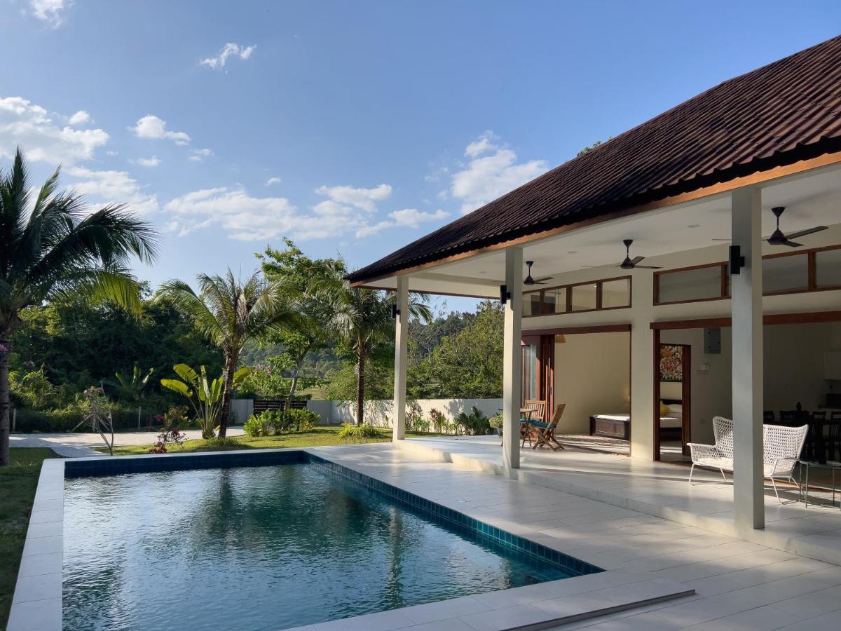 Villa Meranti - Spacious Private Pool Villa Pantai Cenang  Eksteriør billede
