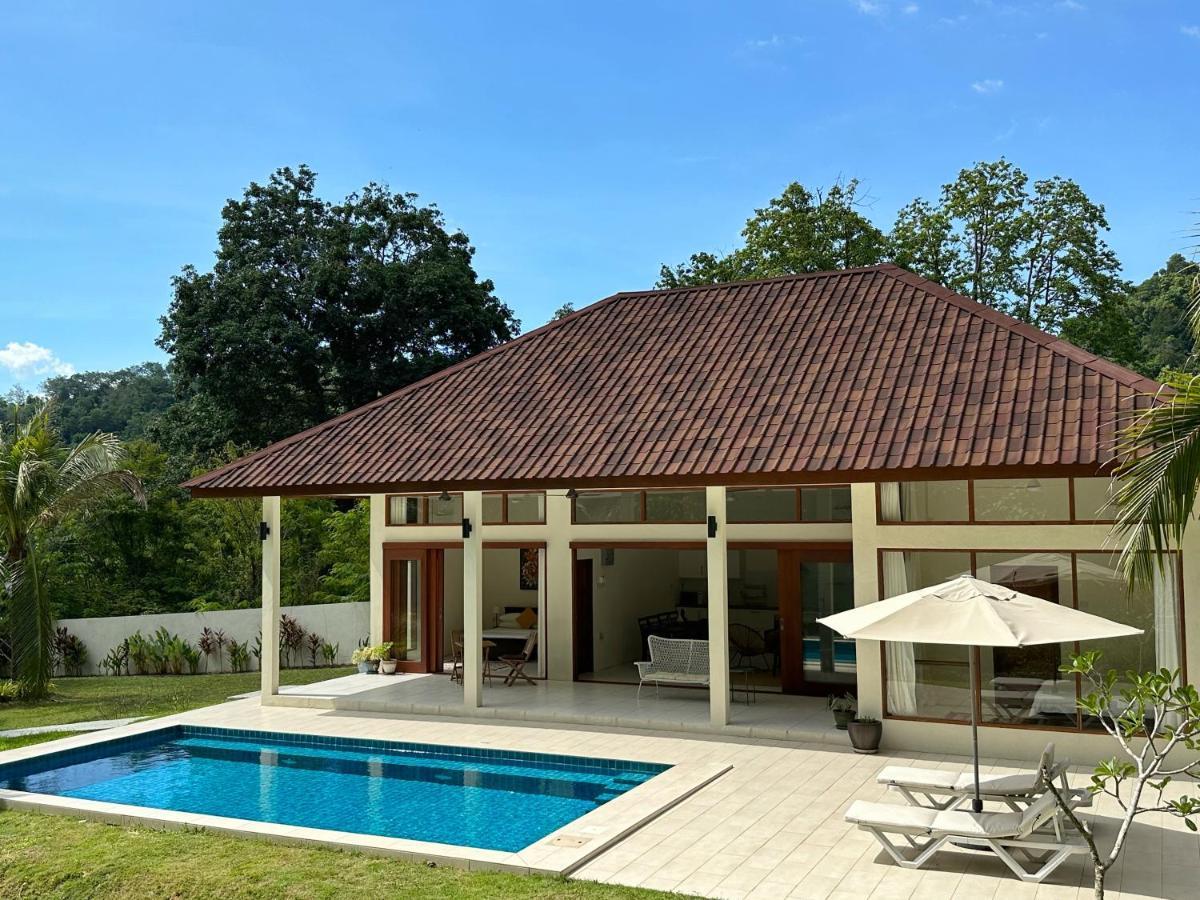 Villa Meranti - Spacious Private Pool Villa Pantai Cenang  Eksteriør billede