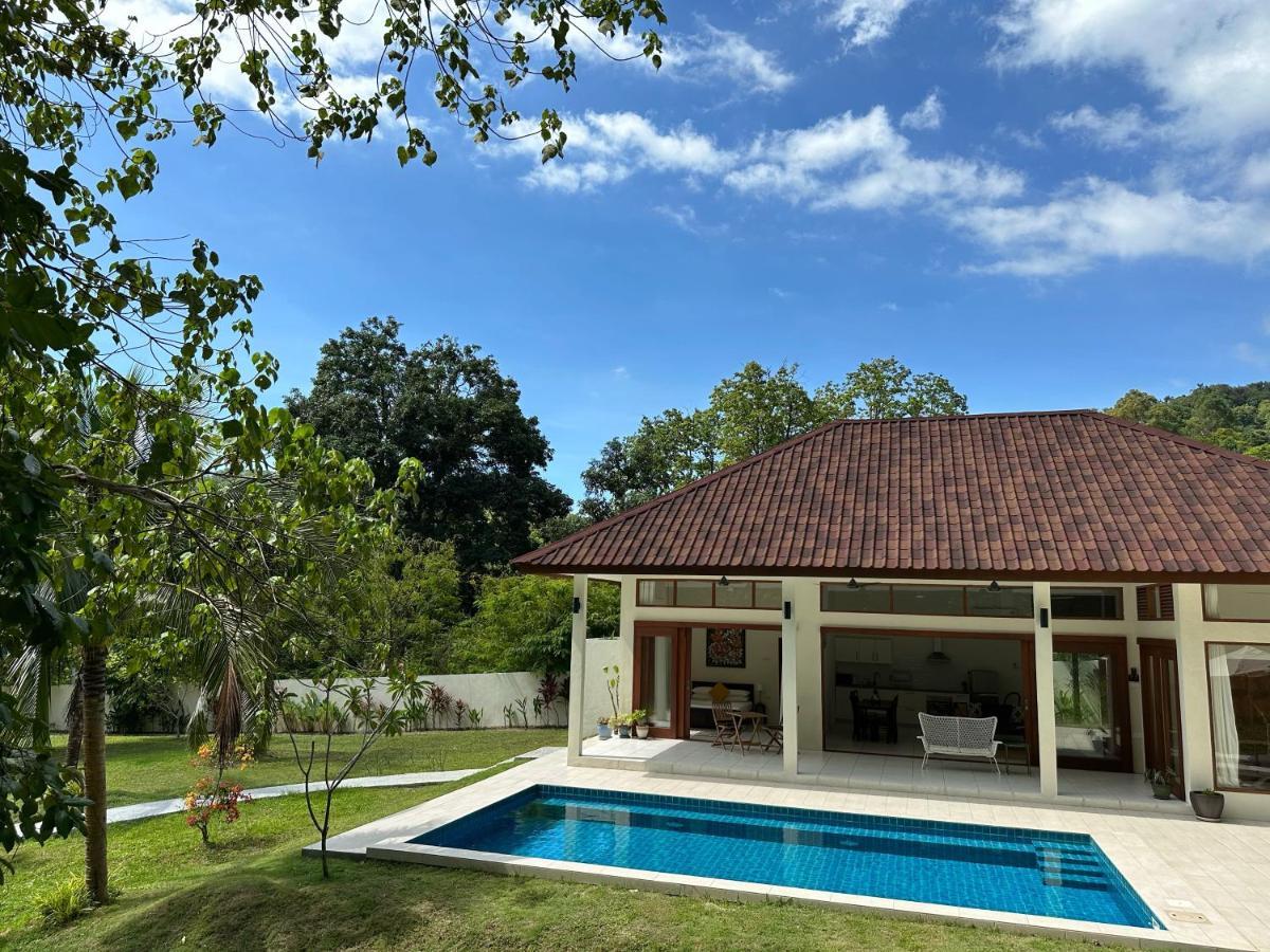 Villa Meranti - Spacious Private Pool Villa Pantai Cenang  Eksteriør billede
