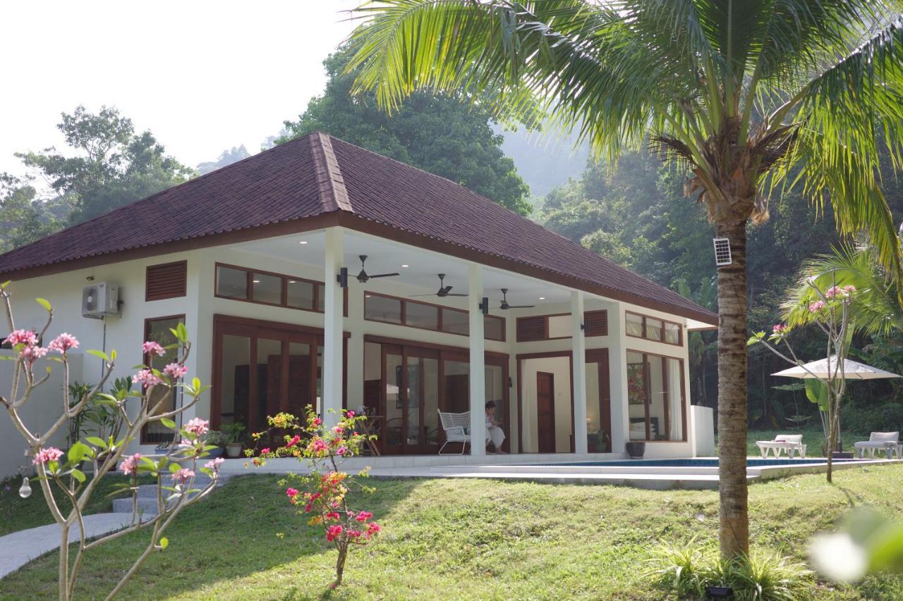 Villa Meranti - Spacious Private Pool Villa Pantai Cenang  Eksteriør billede