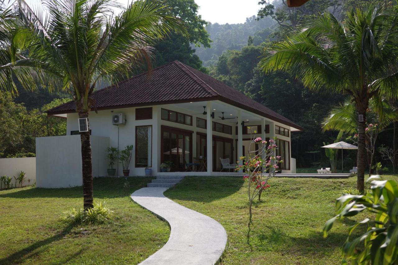 Villa Meranti - Spacious Private Pool Villa Pantai Cenang  Eksteriør billede