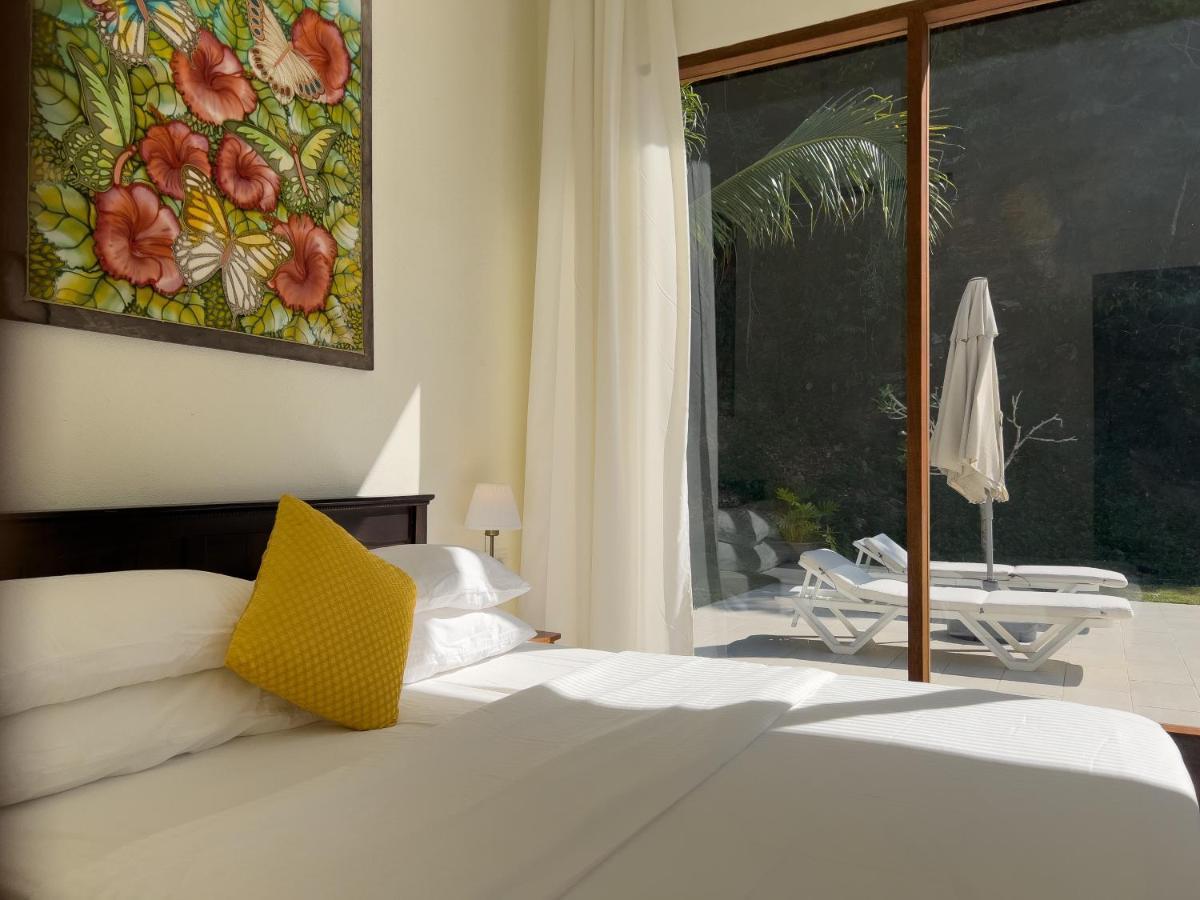 Villa Meranti - Spacious Private Pool Villa Pantai Cenang  Eksteriør billede
