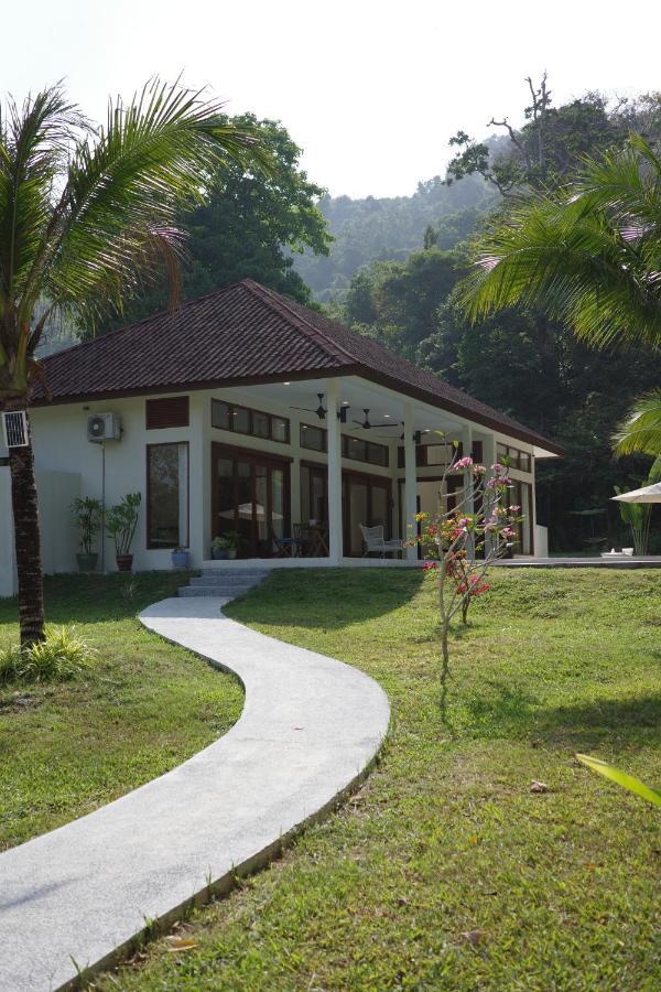 Villa Meranti - Spacious Private Pool Villa Pantai Cenang  Eksteriør billede