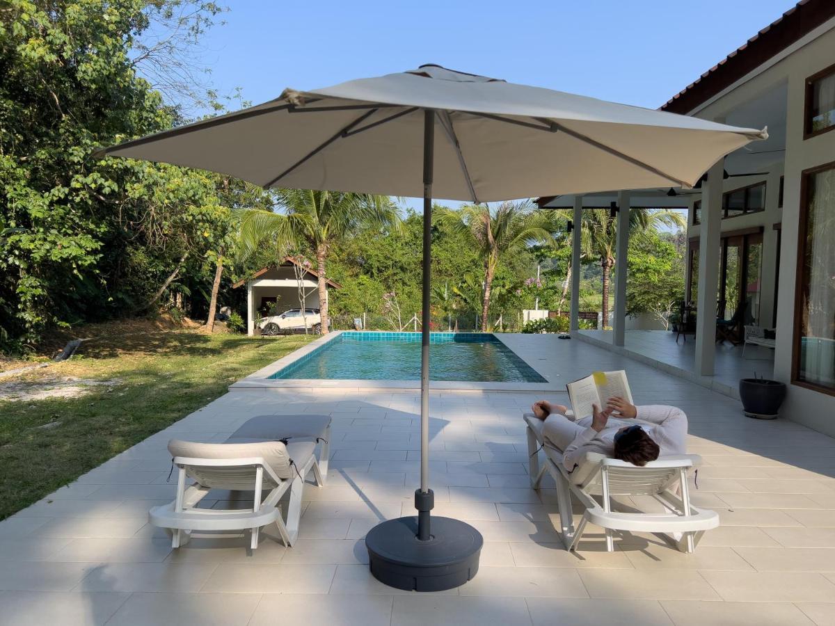 Villa Meranti - Spacious Private Pool Villa Pantai Cenang  Eksteriør billede